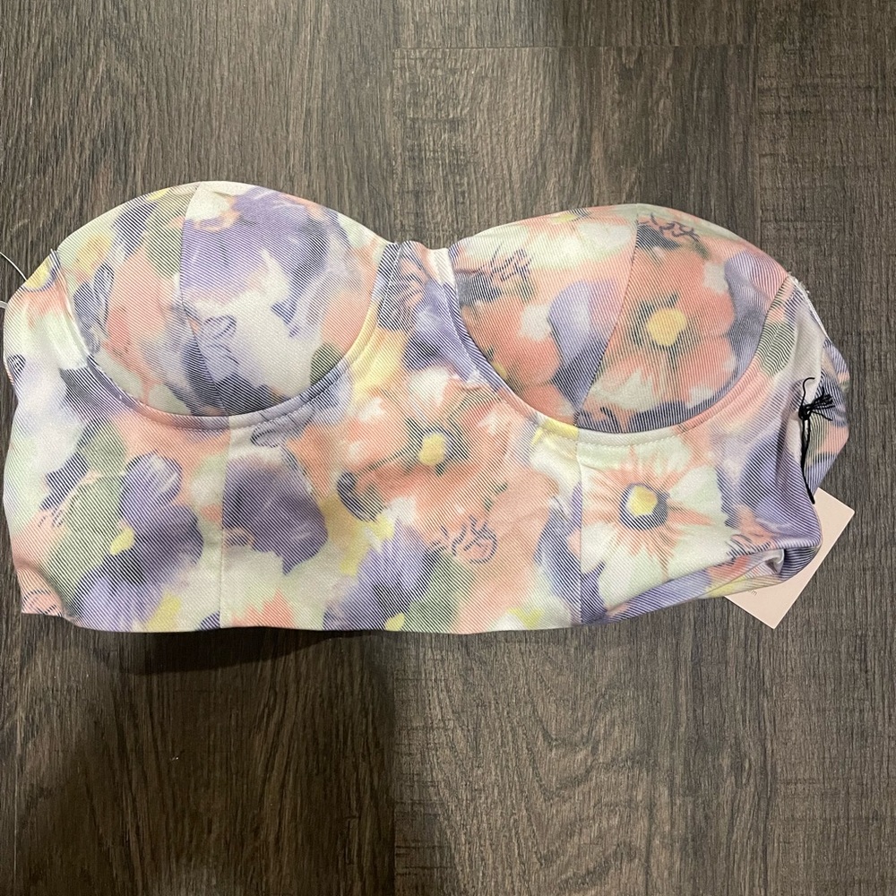 BRAND NWT Superdown Crop Top